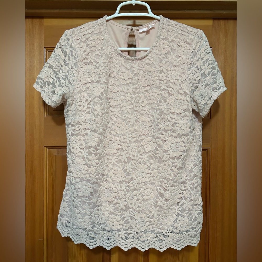 Elegant Floral Lace Blouse…